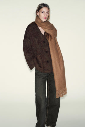 Strickjacke aus Metallicgarn