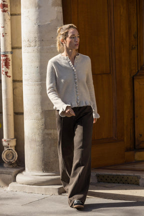 Strickjacke mit Rüschen 