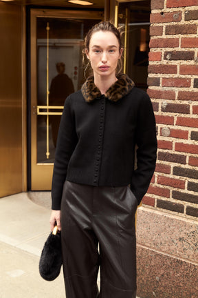 Strickjacke mit Kragen aus Kunstpelz