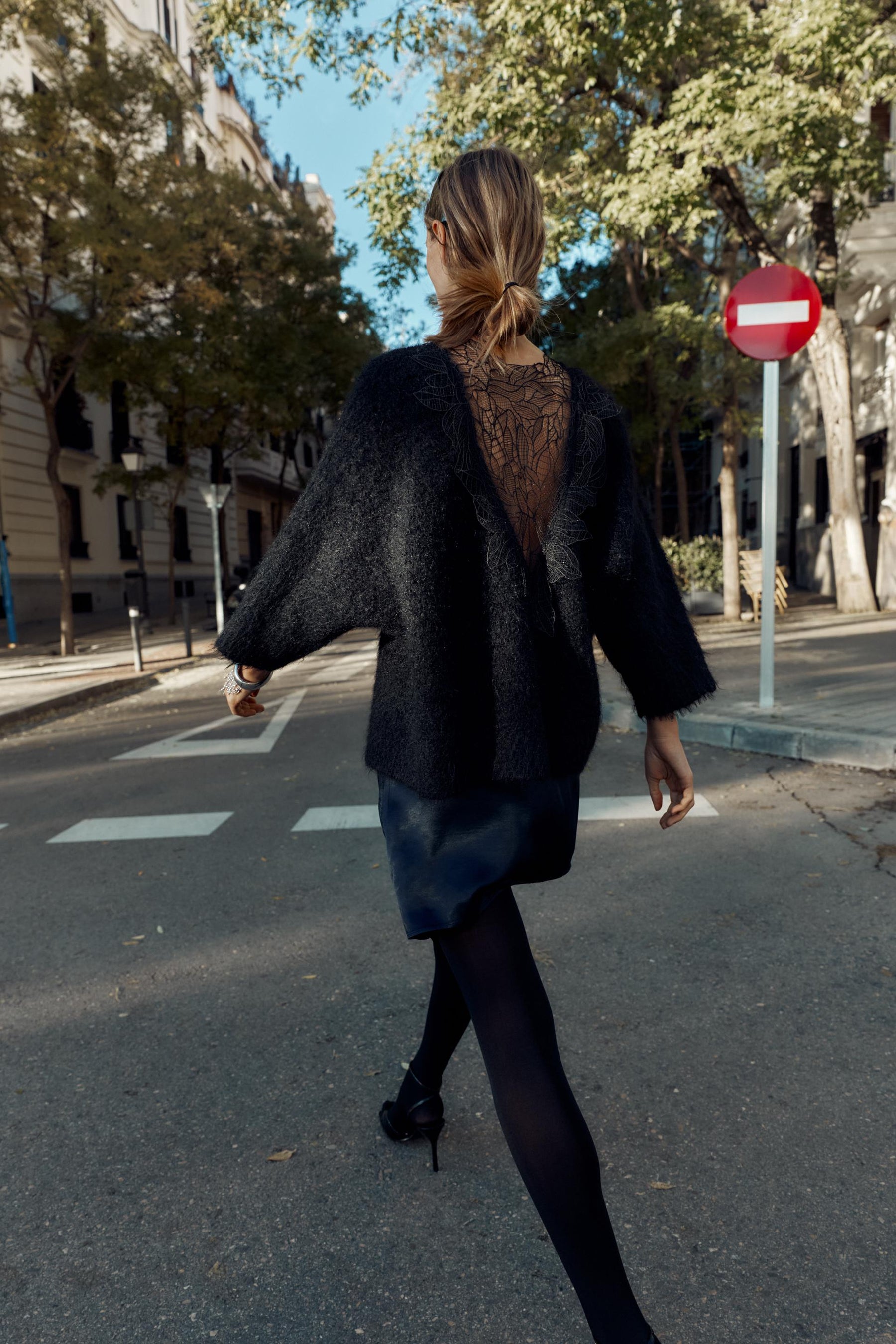 STRICKPULLOVER MIT SPITZENKOMBINATION