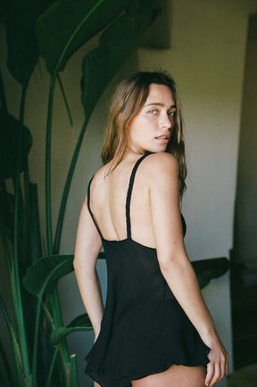 Hemd mit Häkelborte