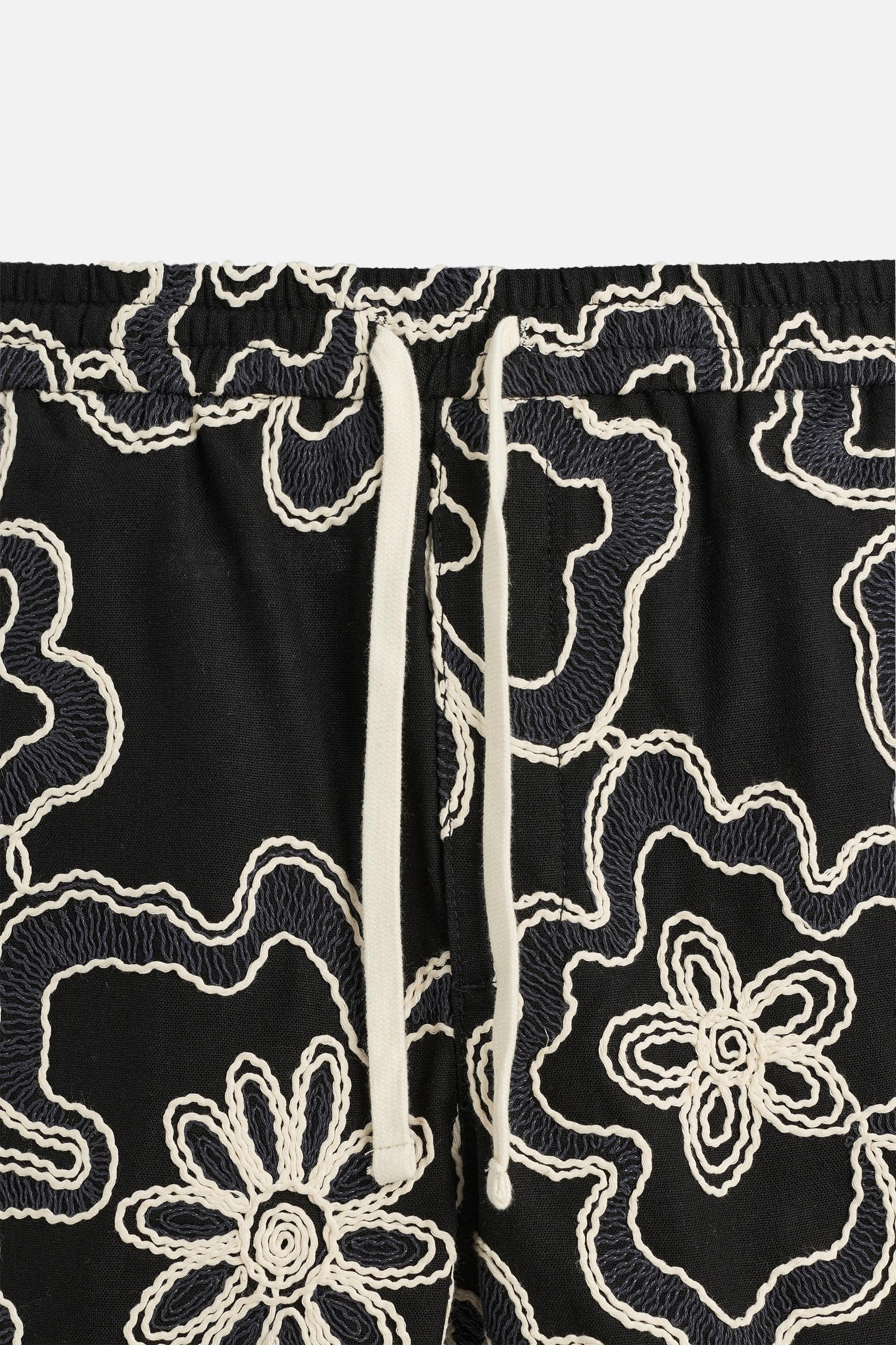 EMBOSSED EMBROIDERED BERMUDA SHORTS - Image 9