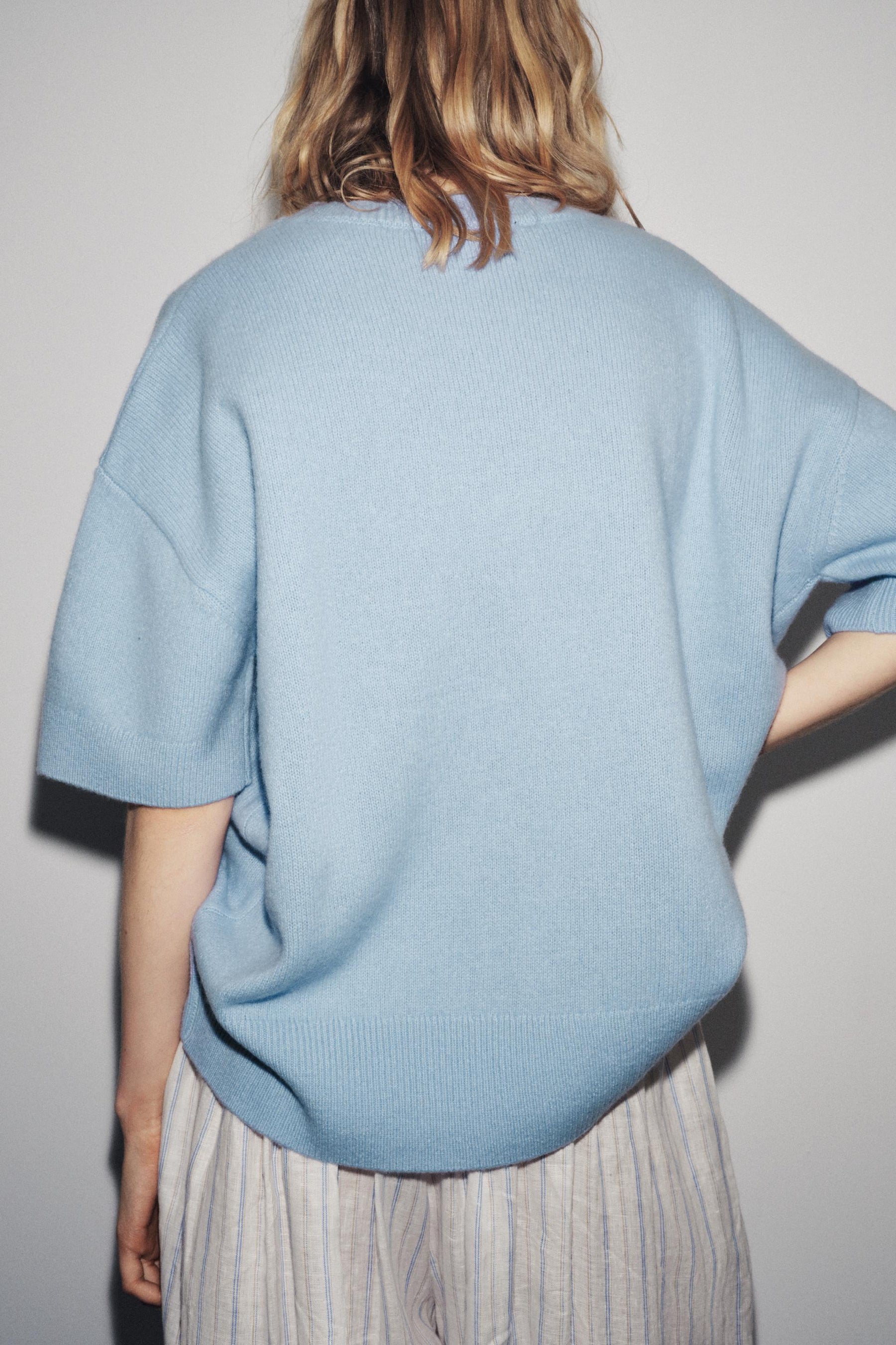 Wollpullover mit kurzen Ärmeln