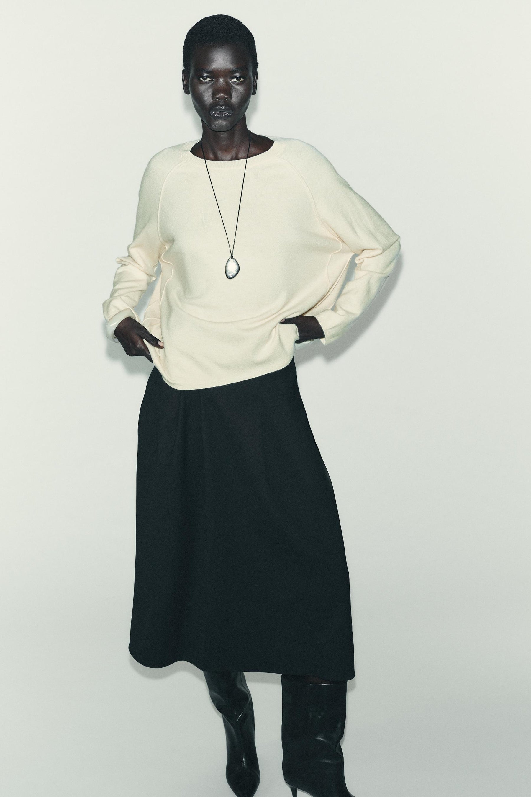 ÜBERGRÖSSERTER STRICKPULLOVER