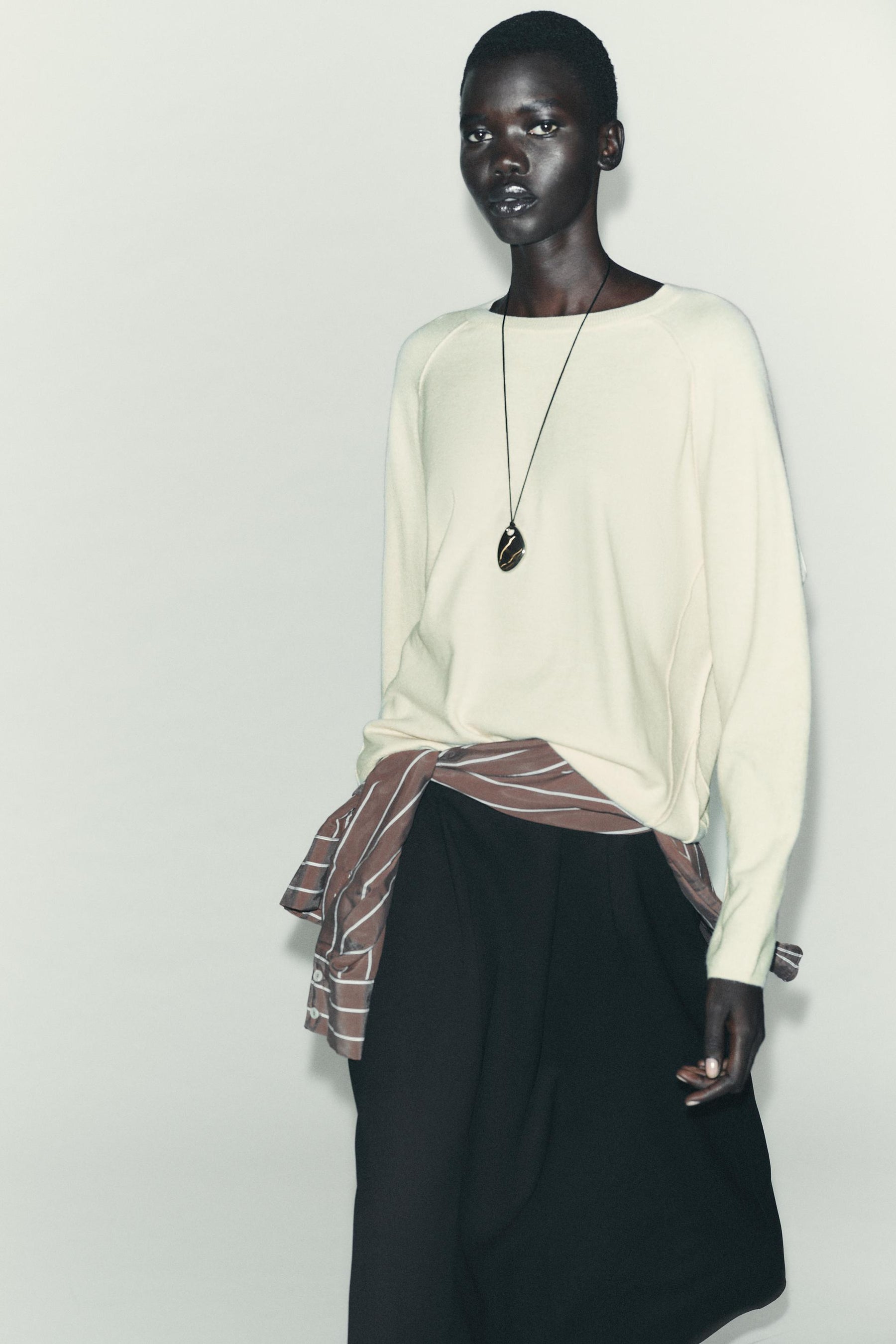 ÜBERGRÖSSERTER STRICKPULLOVER