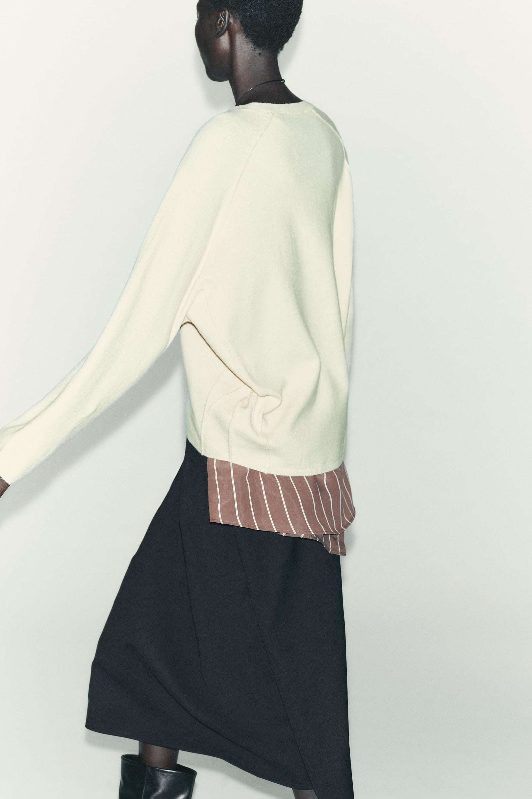 ÜBERGRÖSSERTER STRICKPULLOVER