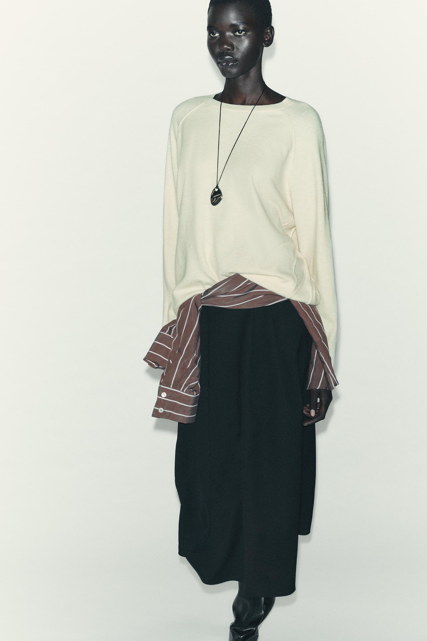 ÜBERGRÖSSERTER STRICKPULLOVER