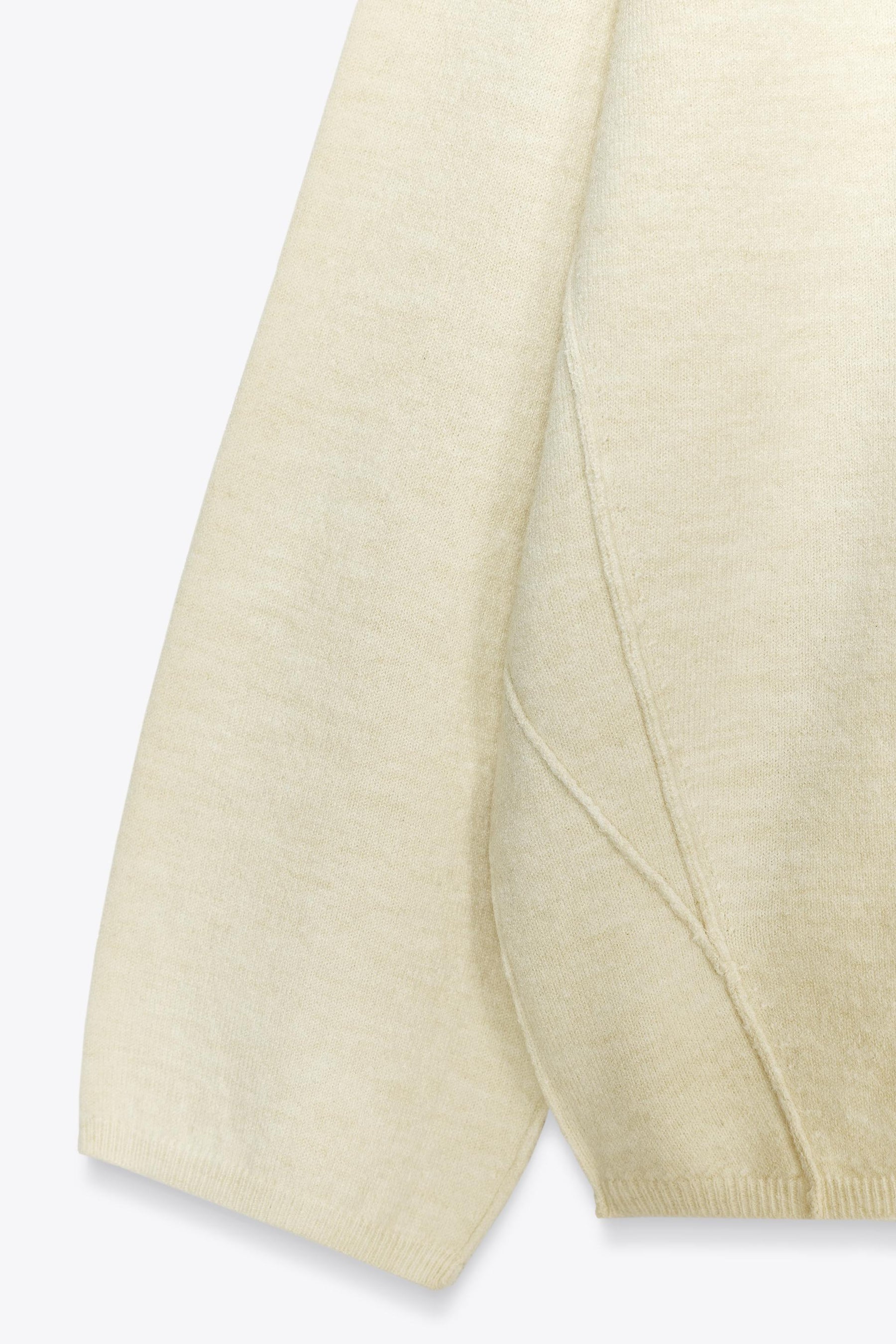 ÜBERGRÖSSERTER STRICKPULLOVER