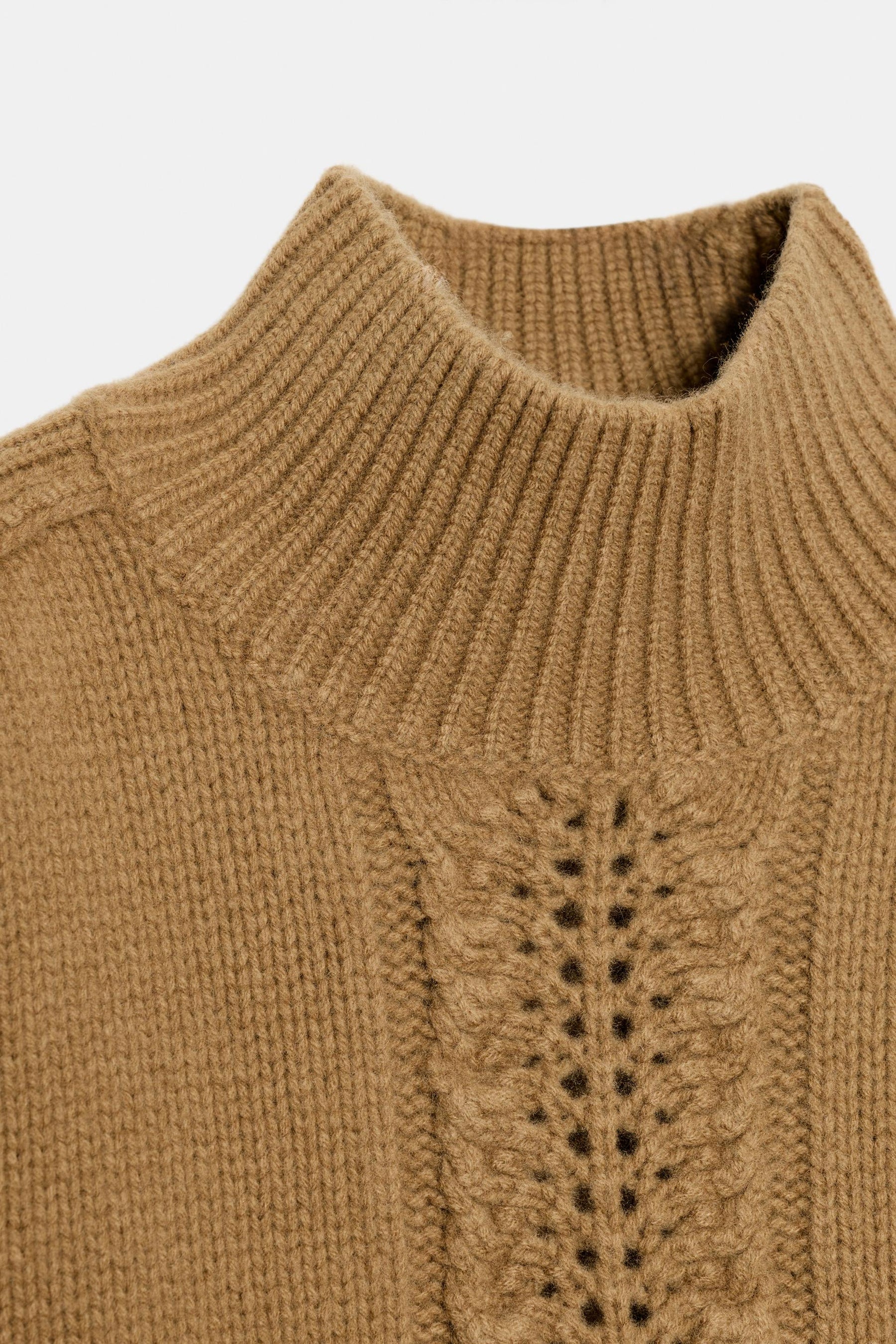 Wollpullover mit Struktur