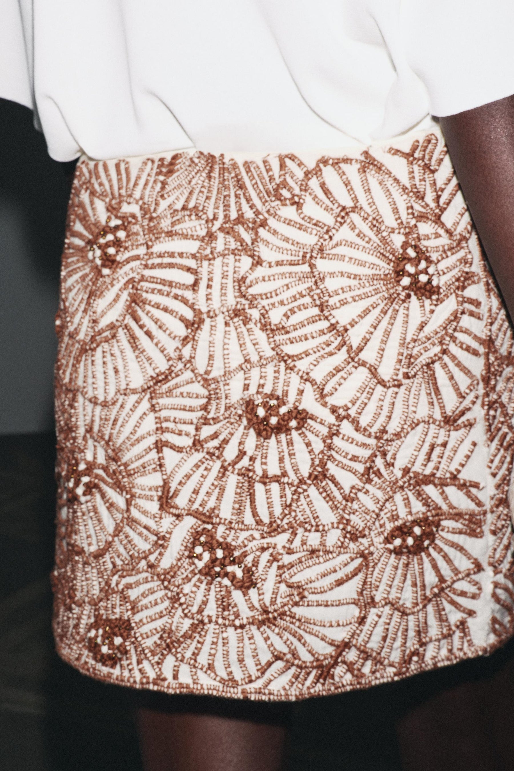 Minirock mit Blumenstickerei