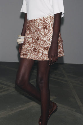 Minirock mit Blumenstickerei