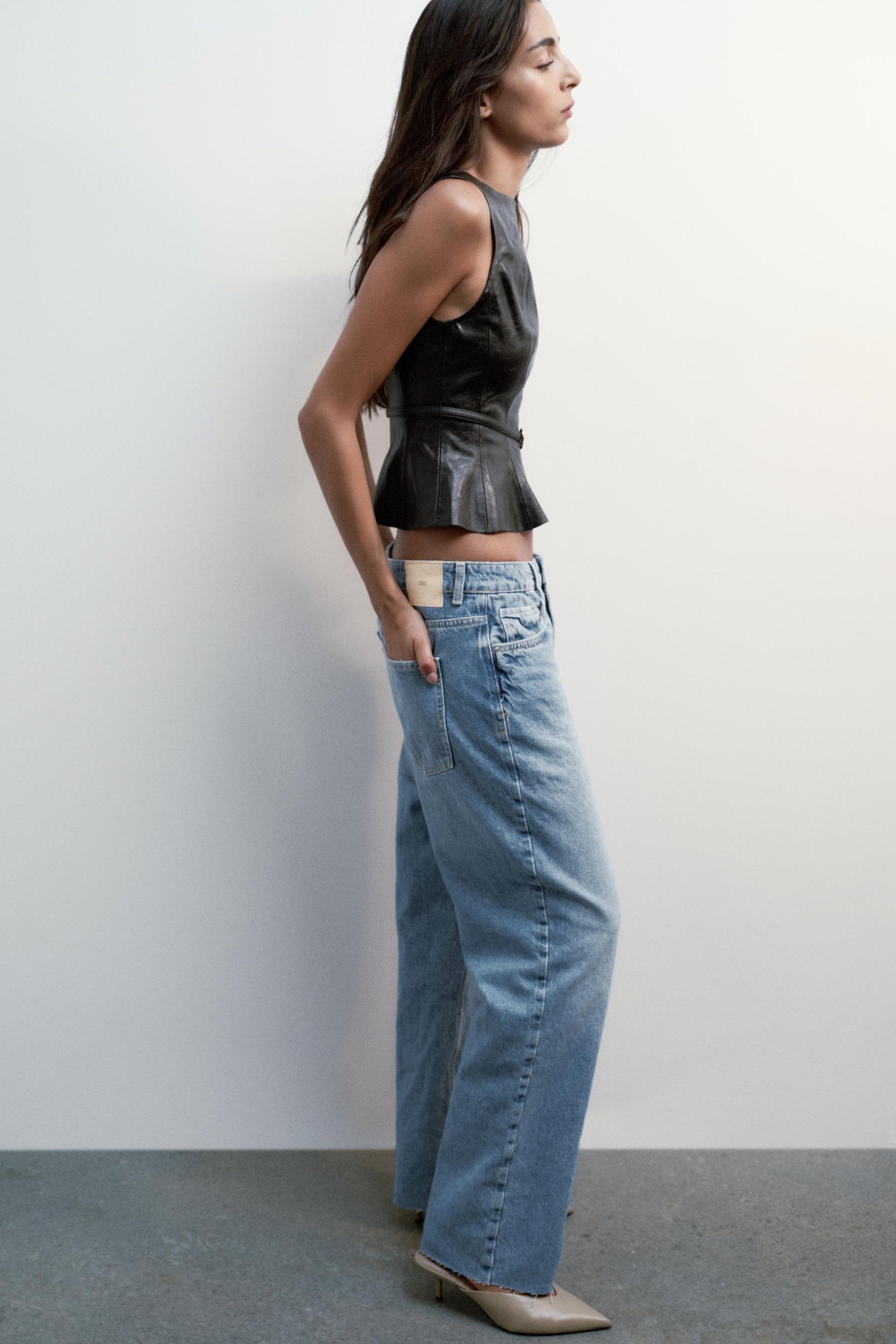 Top aus Kunstleder mit Gürtel