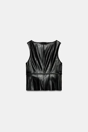 Top aus Kunstleder mit Gürtel