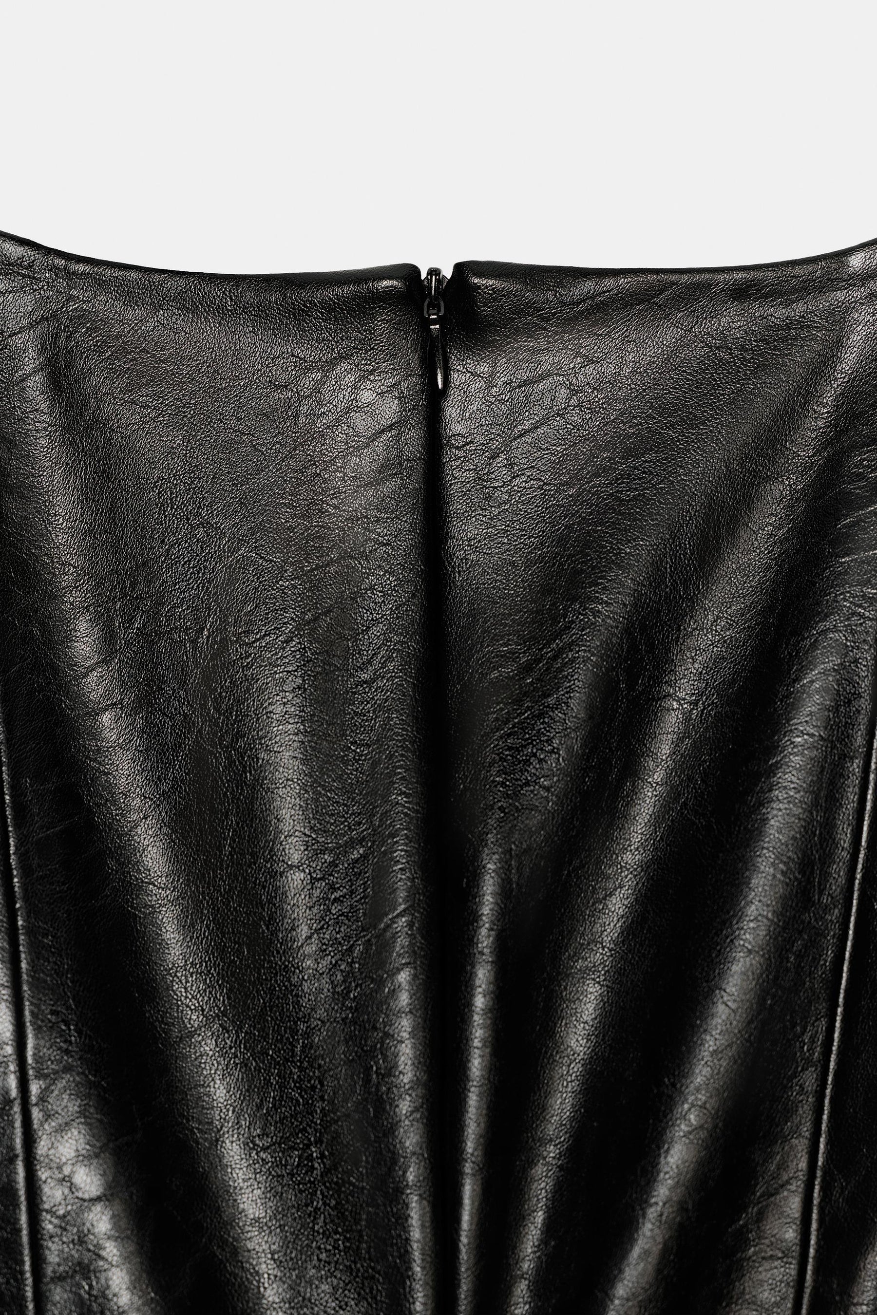 Top aus Kunstleder mit Gürtel