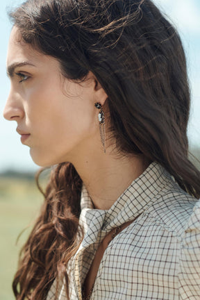 Kariertes Hemd mit Krawatte