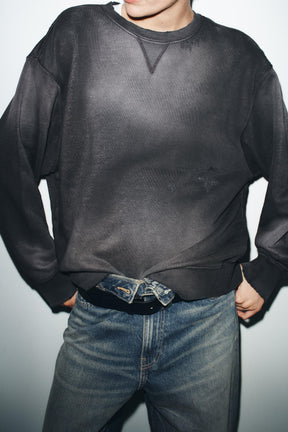 Zerrissenes, verwaschenes Sweatshirt