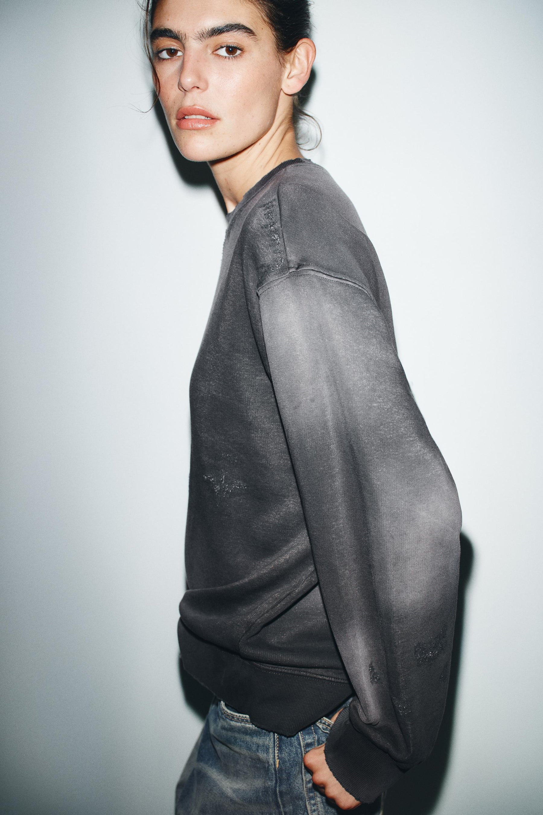 Zerrissenes, verwaschenes Sweatshirt