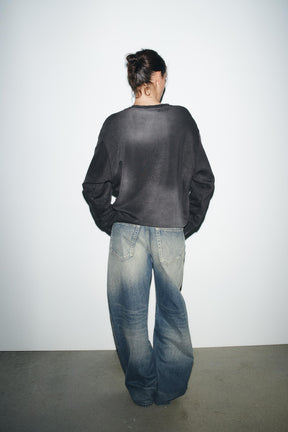 Zerrissenes, verwaschenes Sweatshirt