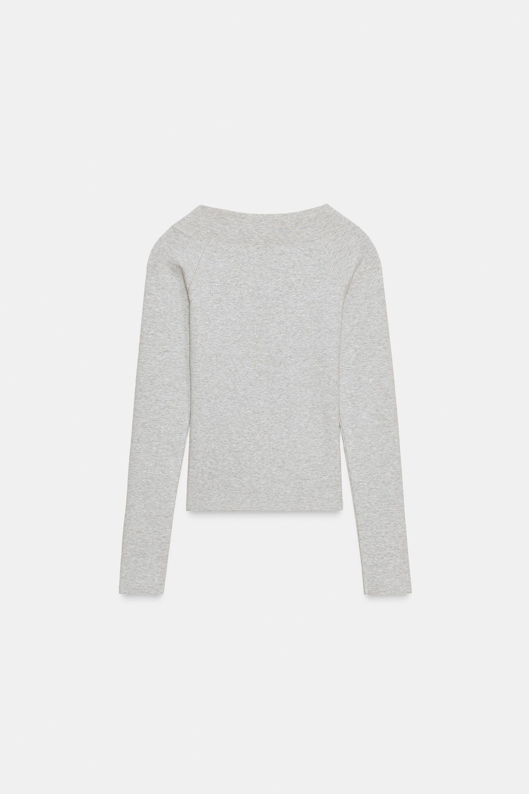 Geripptes Hemd mit U-Boot-Ausschnitt