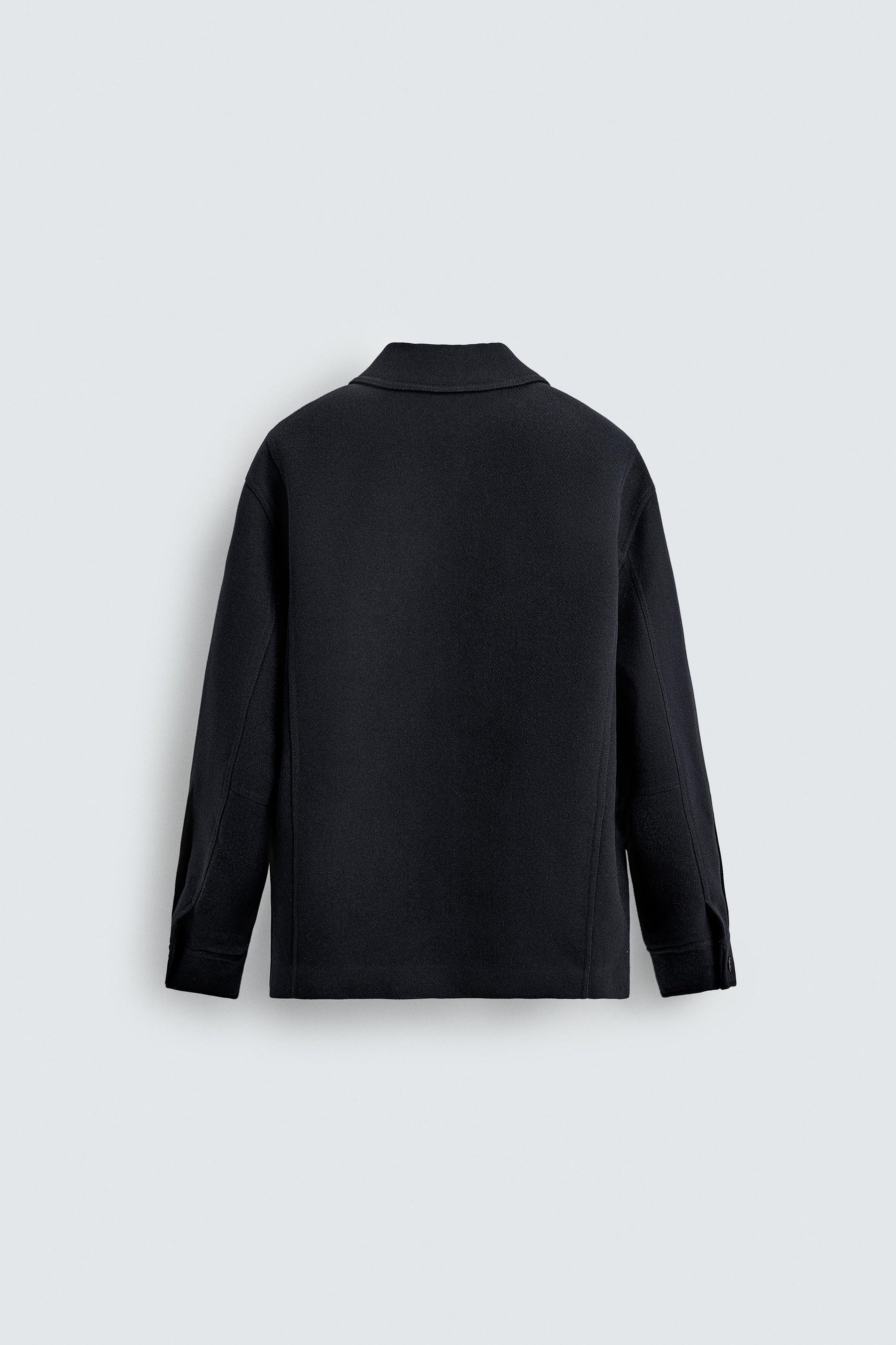 JACKE MIT NORMALPASSFORM UND TASCHEN