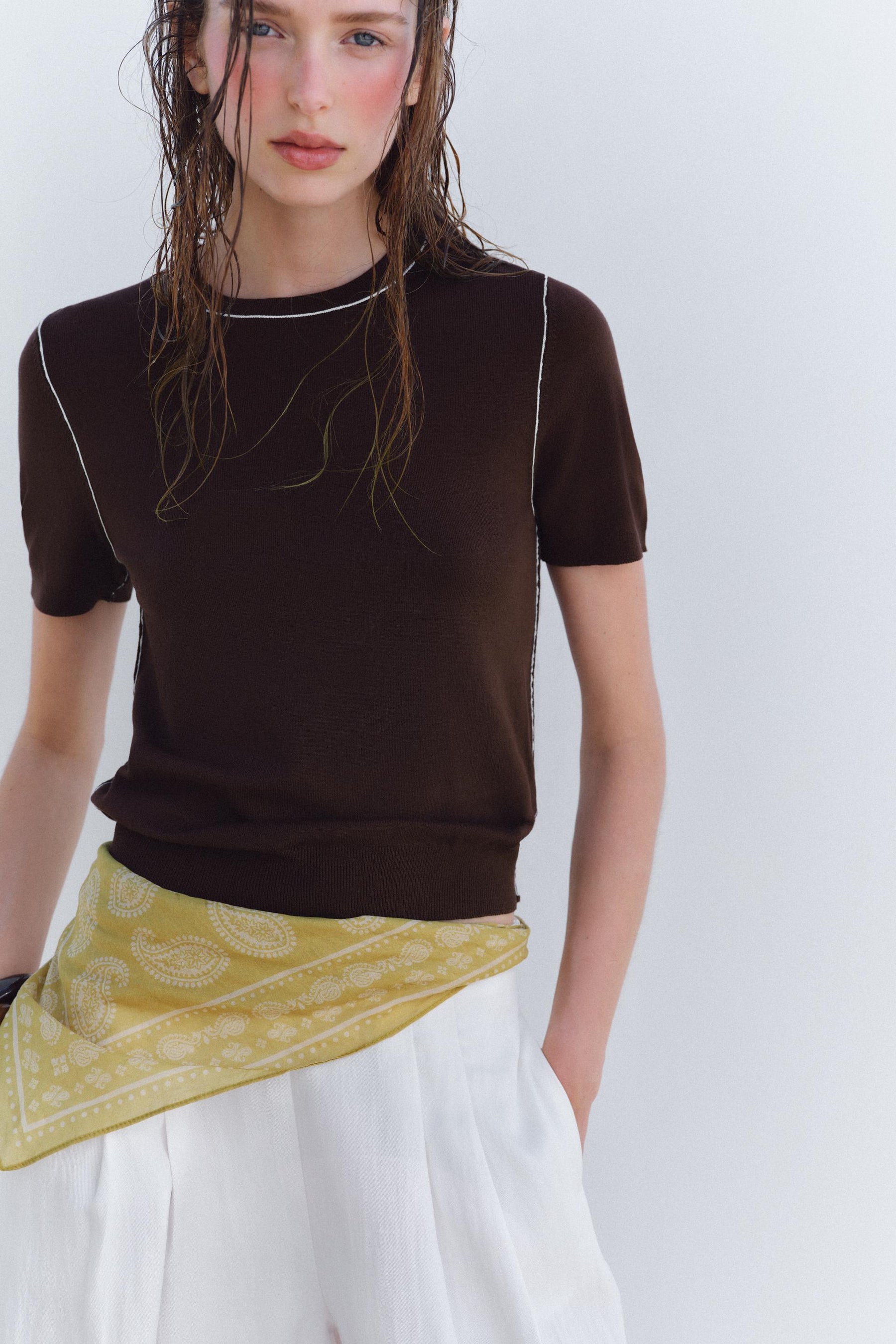 SHORT SLEEVE KNIT TOP WITH PIPING - Image 1