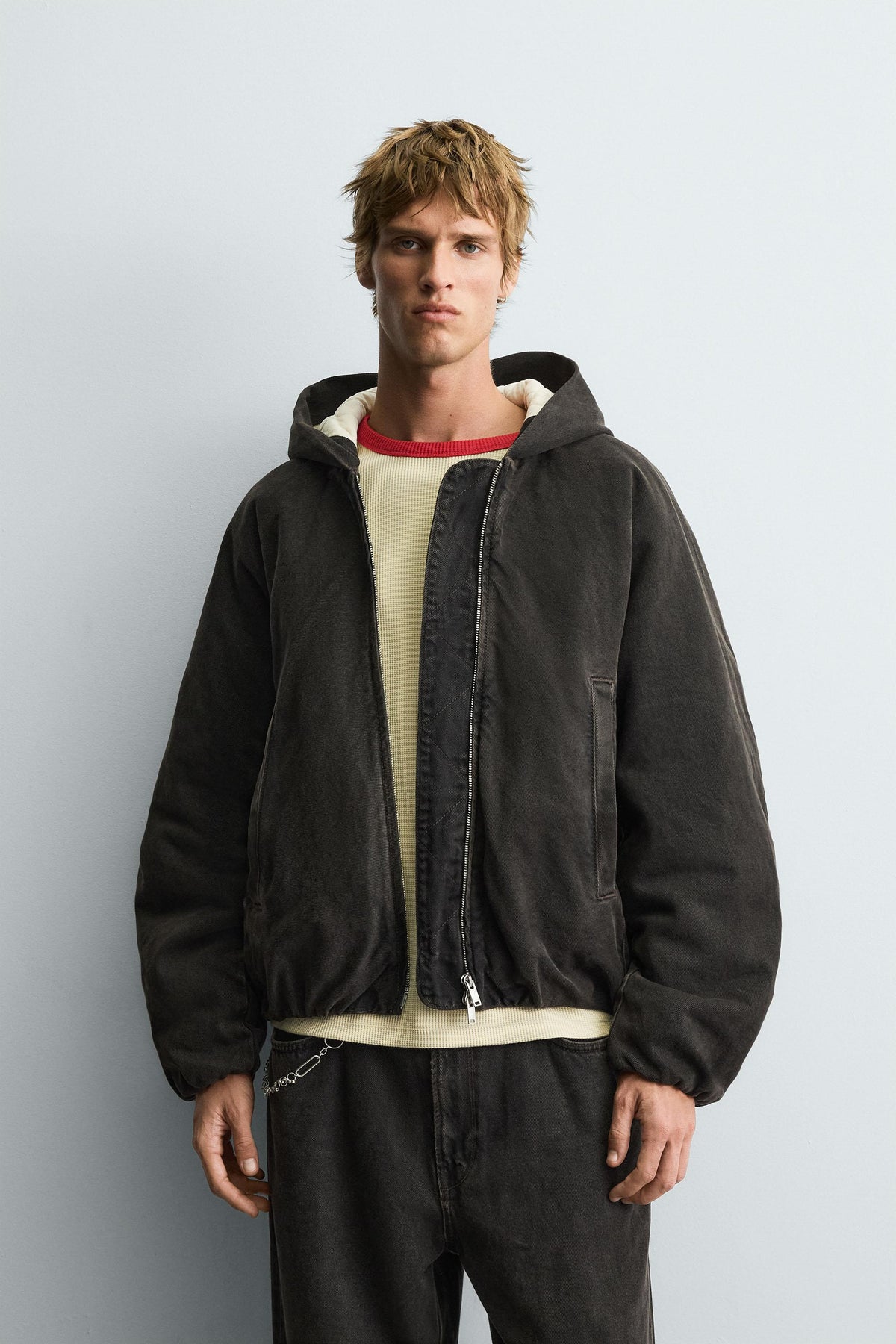 Jeans-Pufferjacke mit Kapuze 