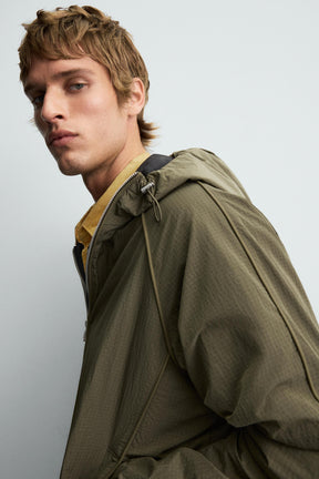LIGHTWEIGHT WATER-REPELLENT TECHNICAL JACKET - Image 6
