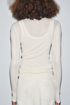 Mehrlagiges T-Shirt mit hohem Kragen