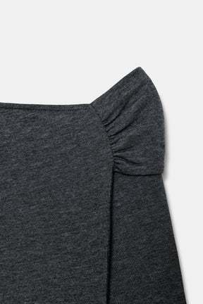 Bluse mit asymmetrischem Ausschnitt