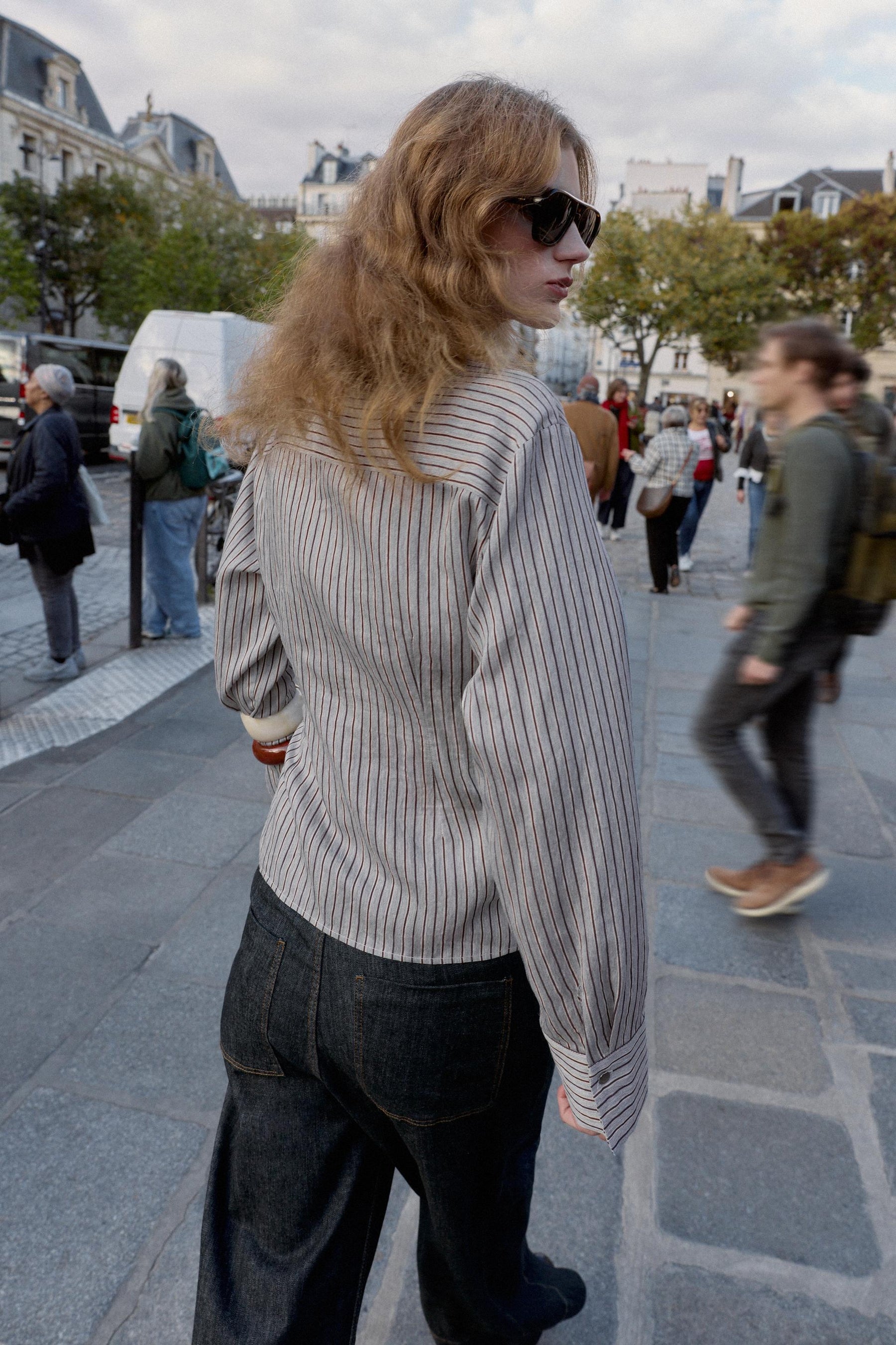 Gestreiftes Wickelhemd mit Schleife