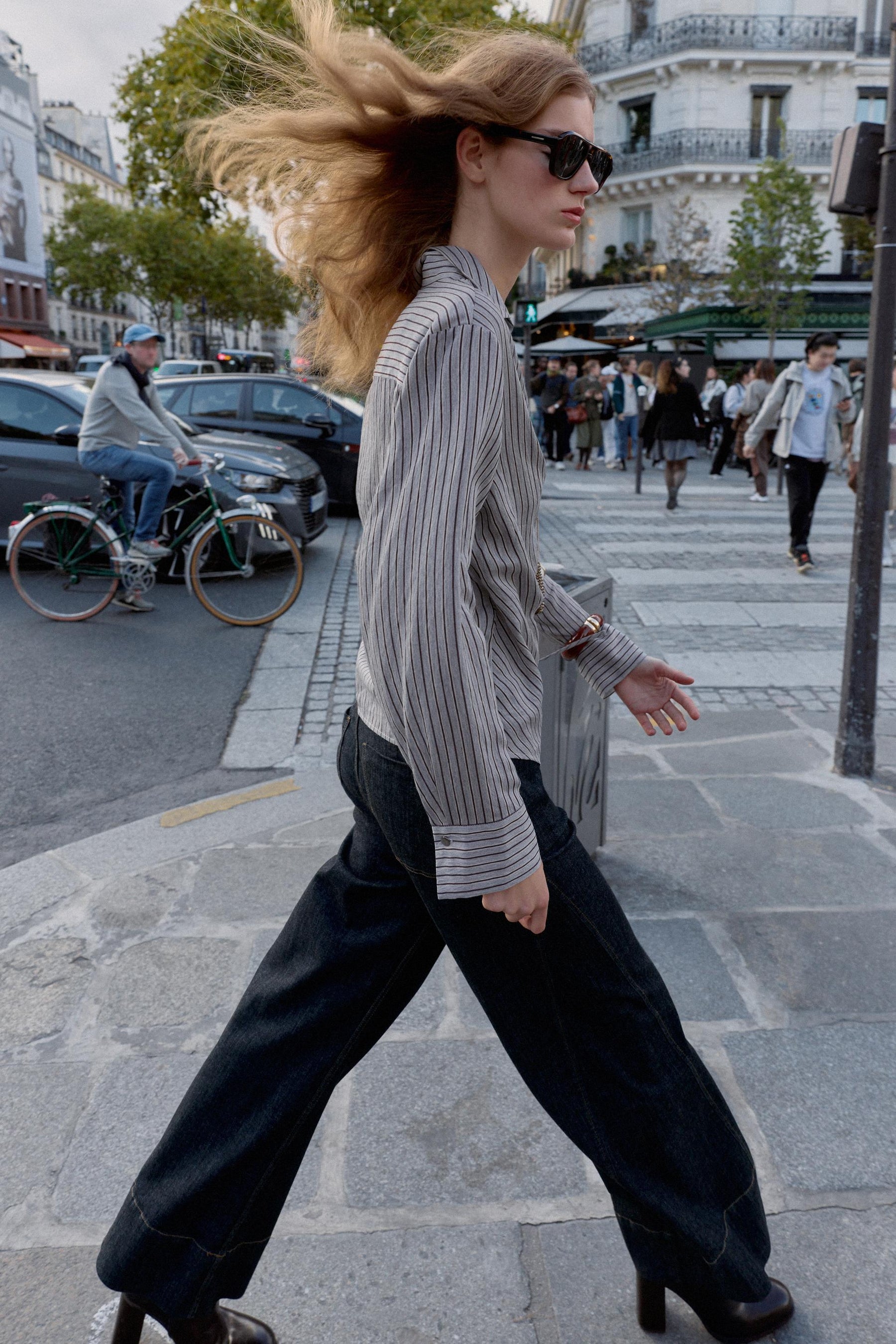 Gestreiftes Wickelhemd mit Schleife