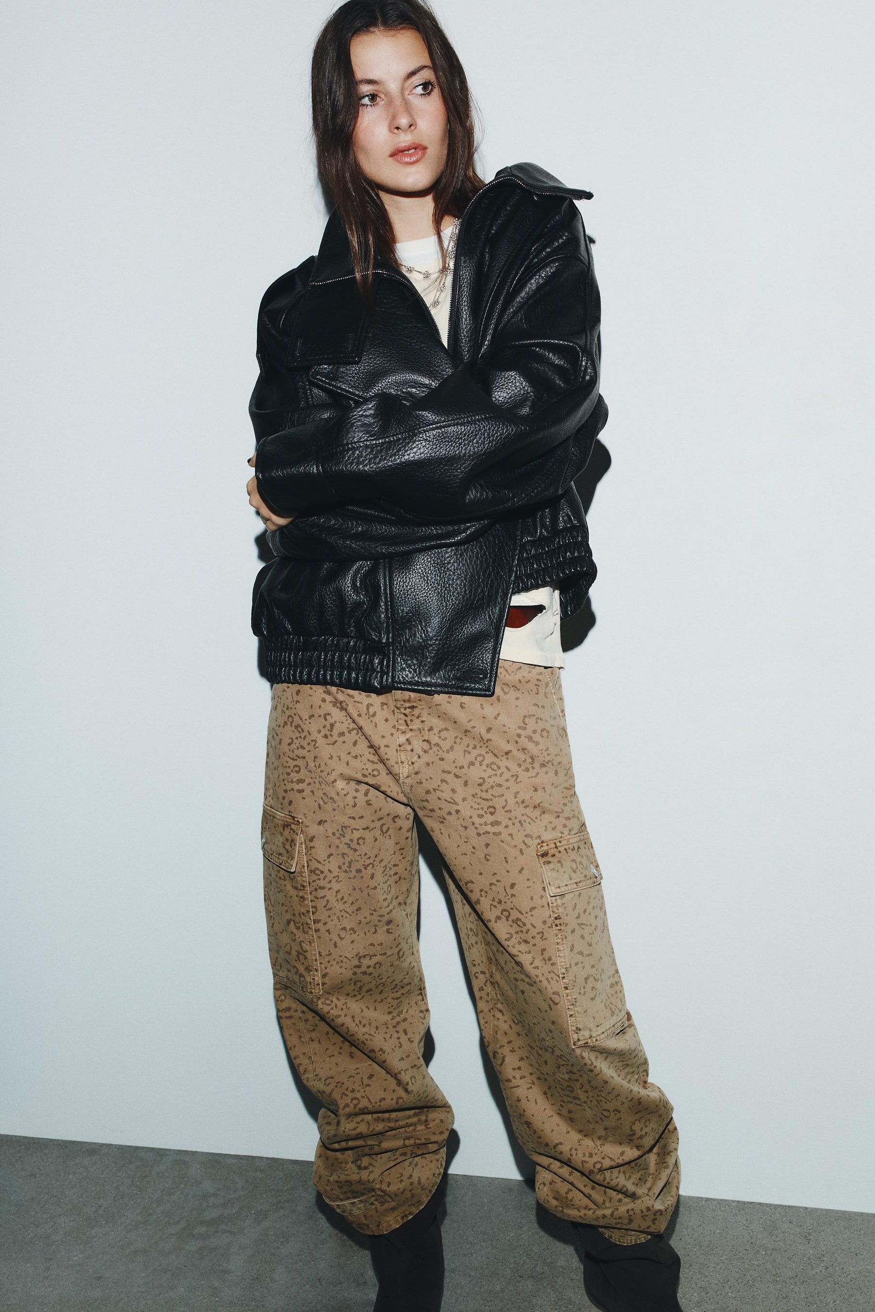 Baggy Jeans mit Tiermuster