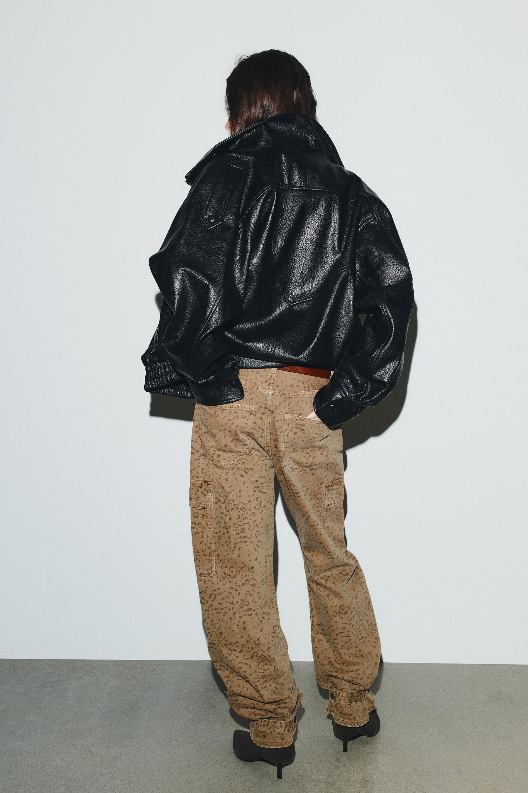 Baggy Jeans mit Tiermuster