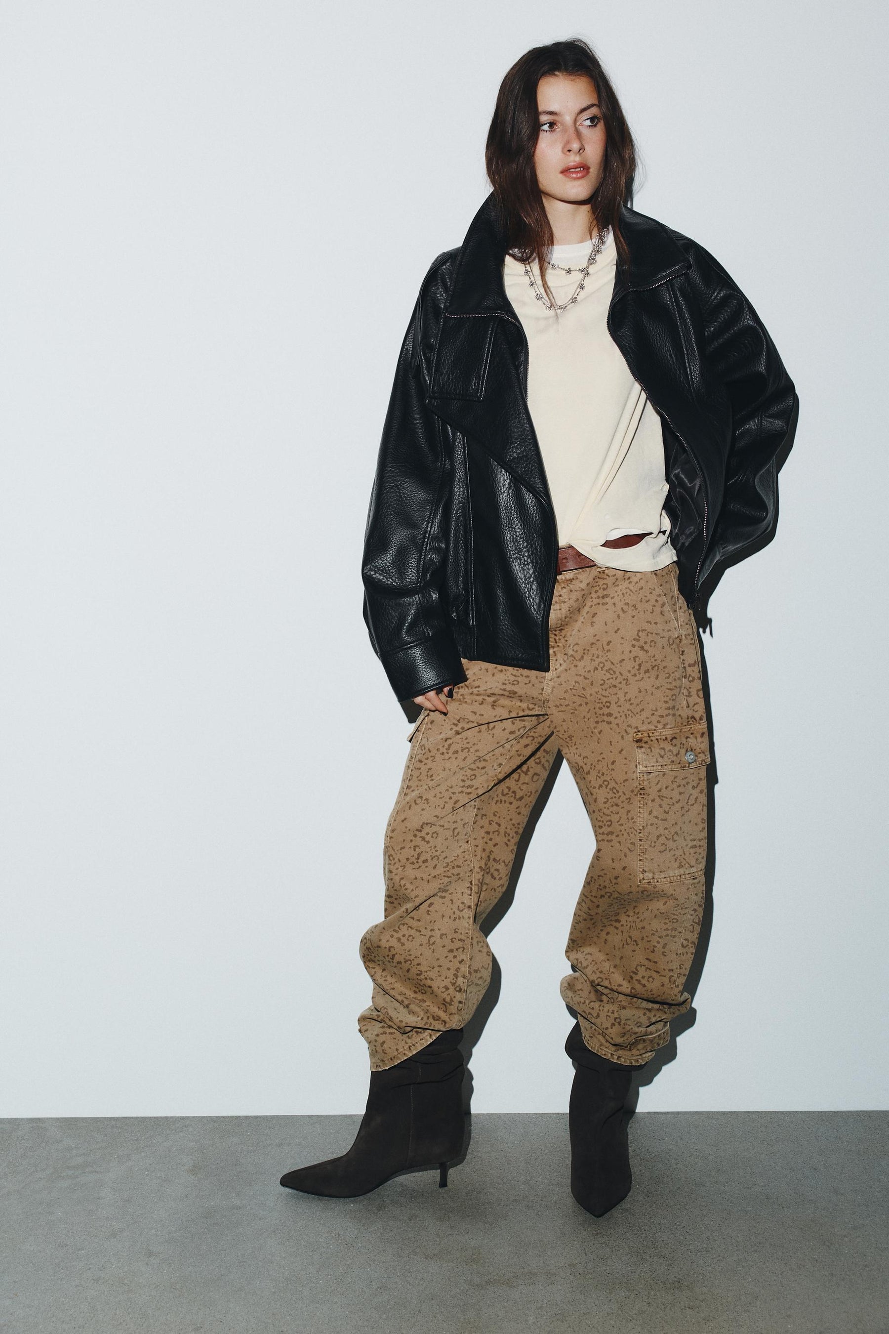 Baggy Jeans mit Tiermuster