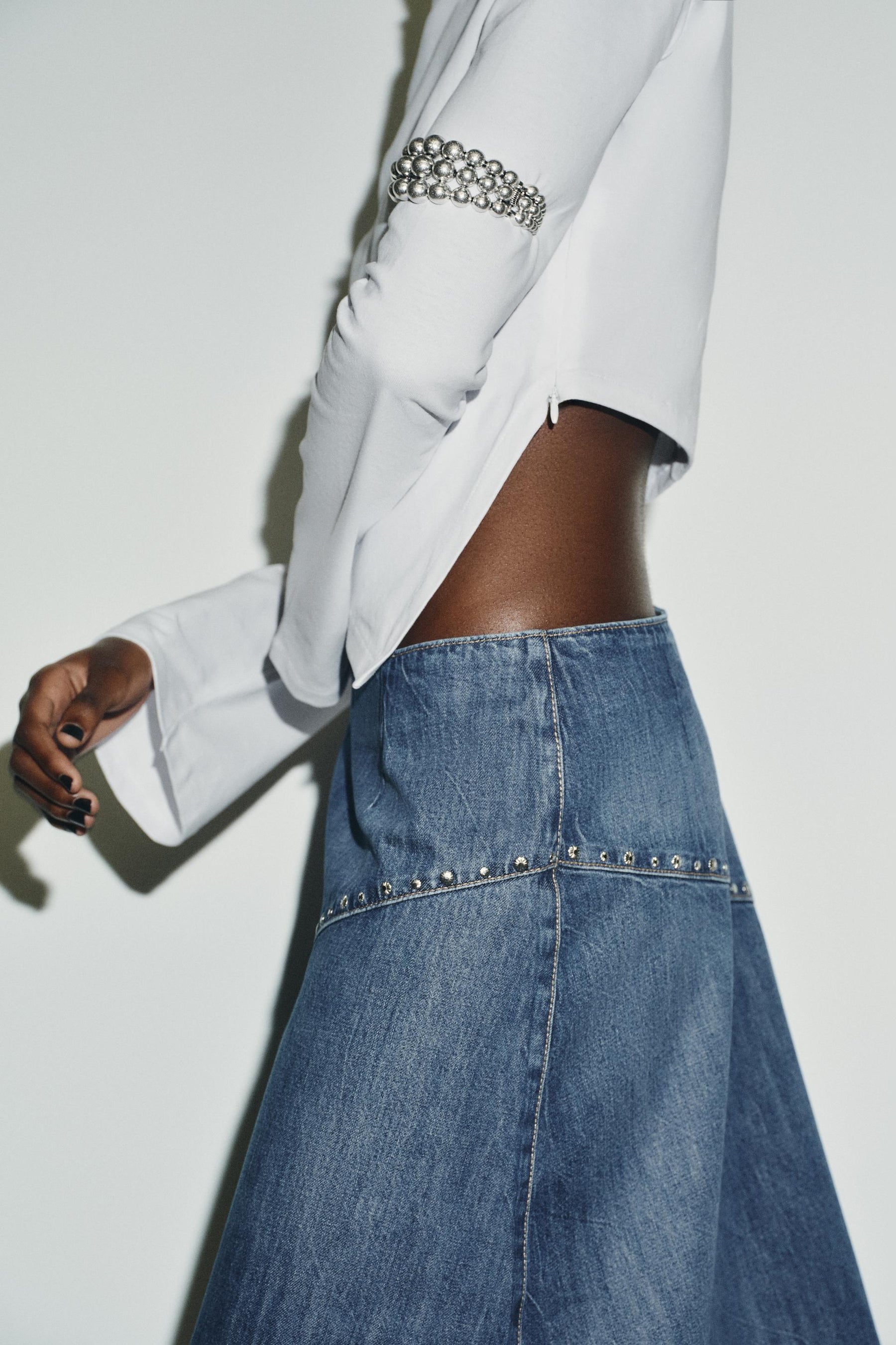 ASYMMETRISCHES TUNNAUSSCHNITT-SHIRT