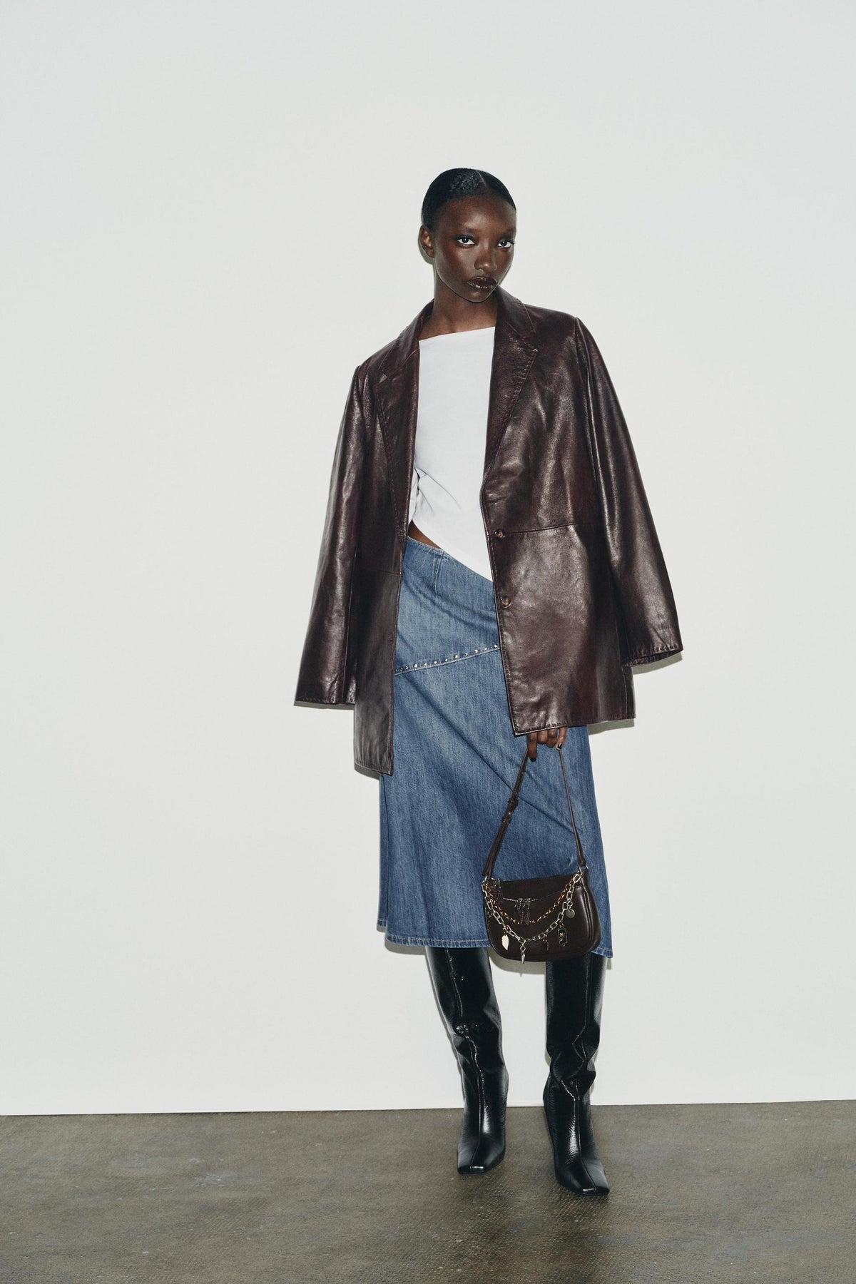 ASYMMETRISCHES TUNNAUSSCHNITT-SHIRT