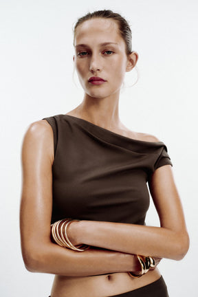 Strukturiertes asymmetrisches Oberteil