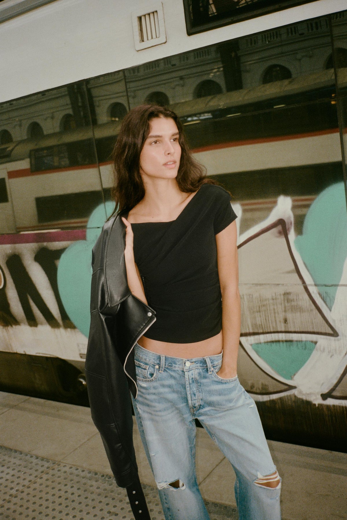 Asymmetrisch gerafftes Oberteil