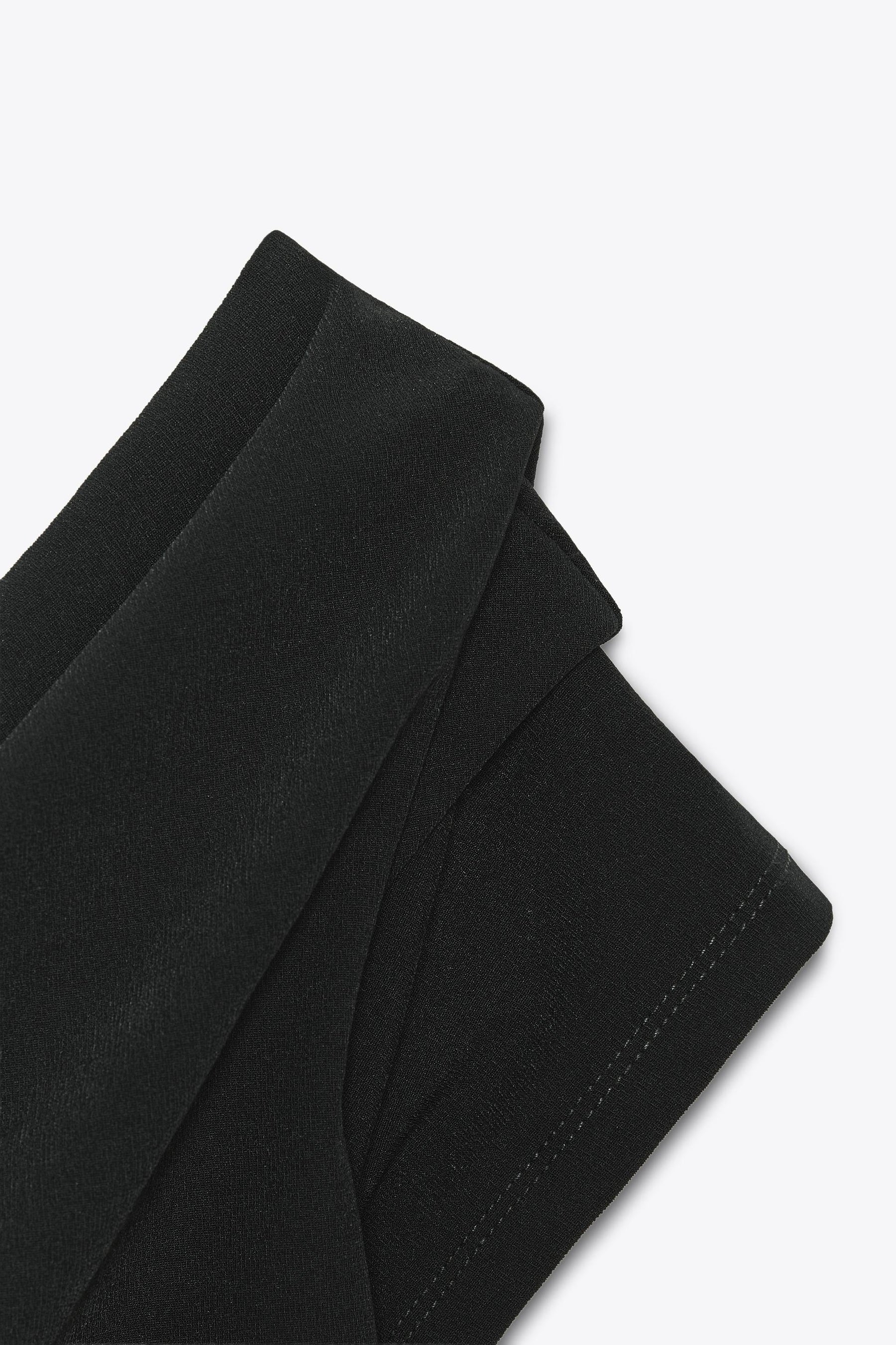 Asymmetrisch gerafftes Oberteil