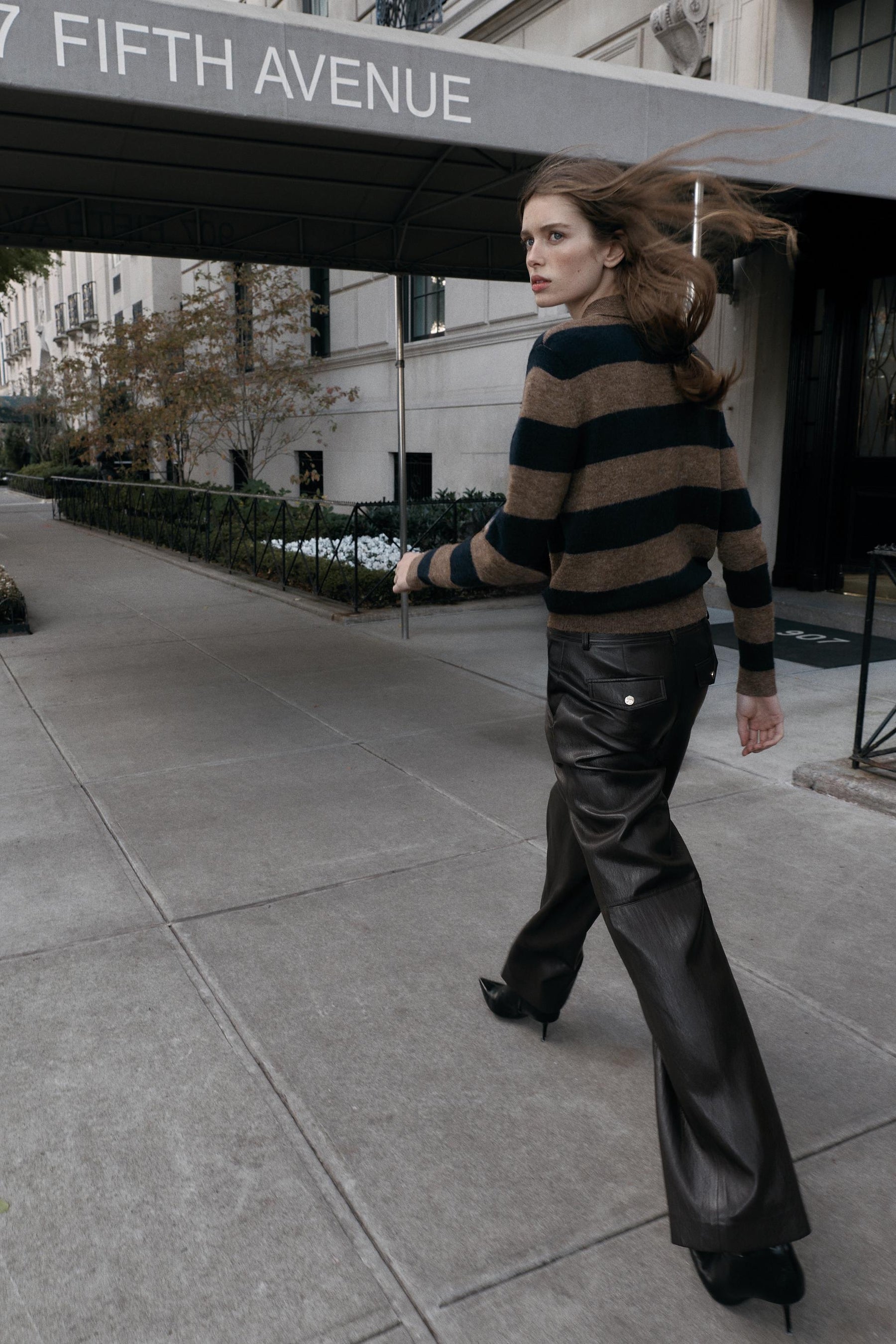 Gestreifter Strickcardigan