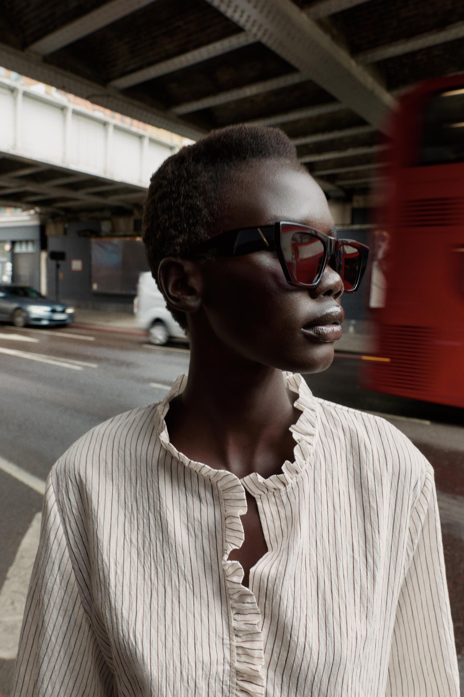 Gestreiftes Rüschenhemd