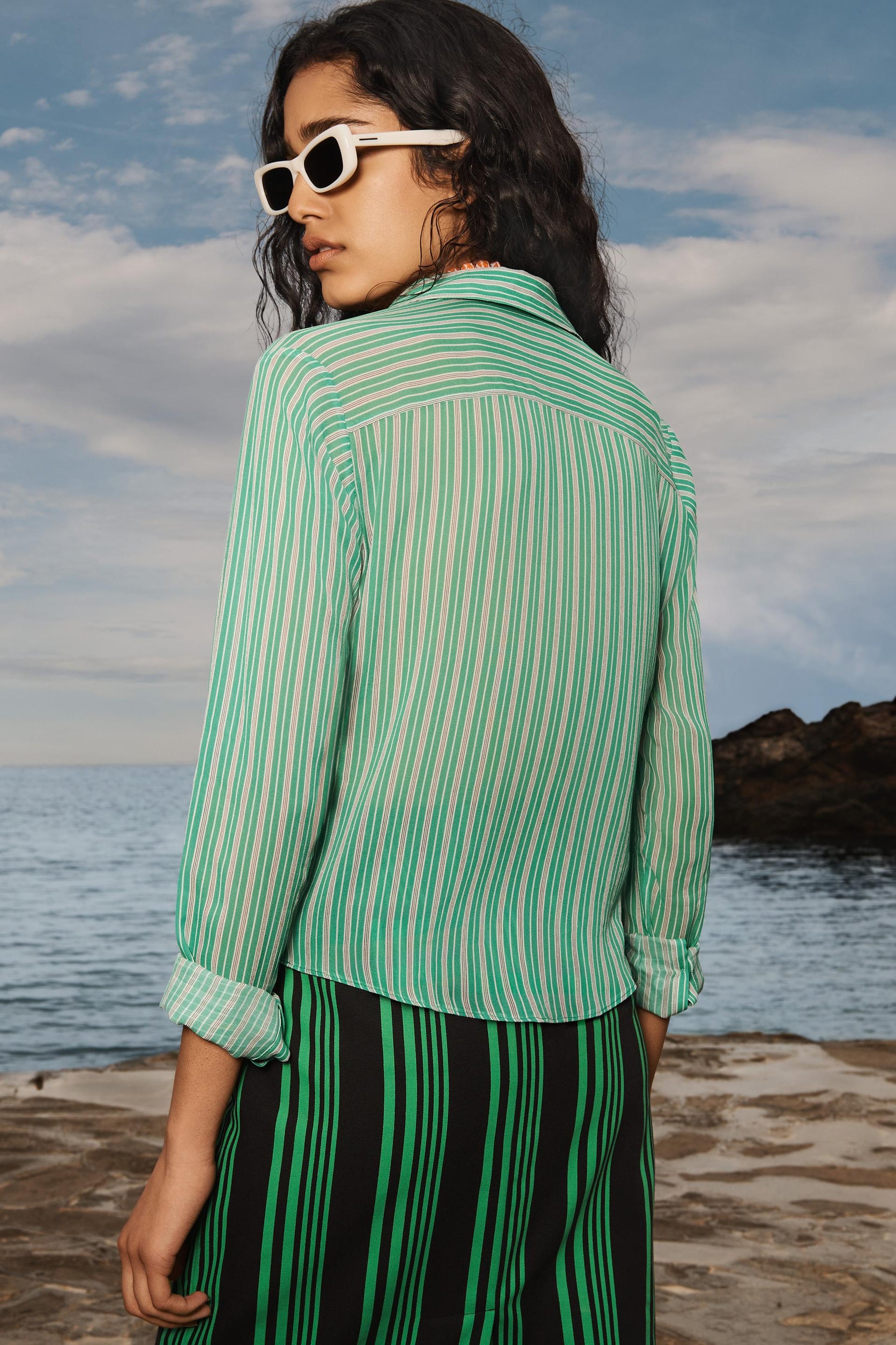 GESTREIFTES SHIRT IN LIMITIERTER AUFLAGE