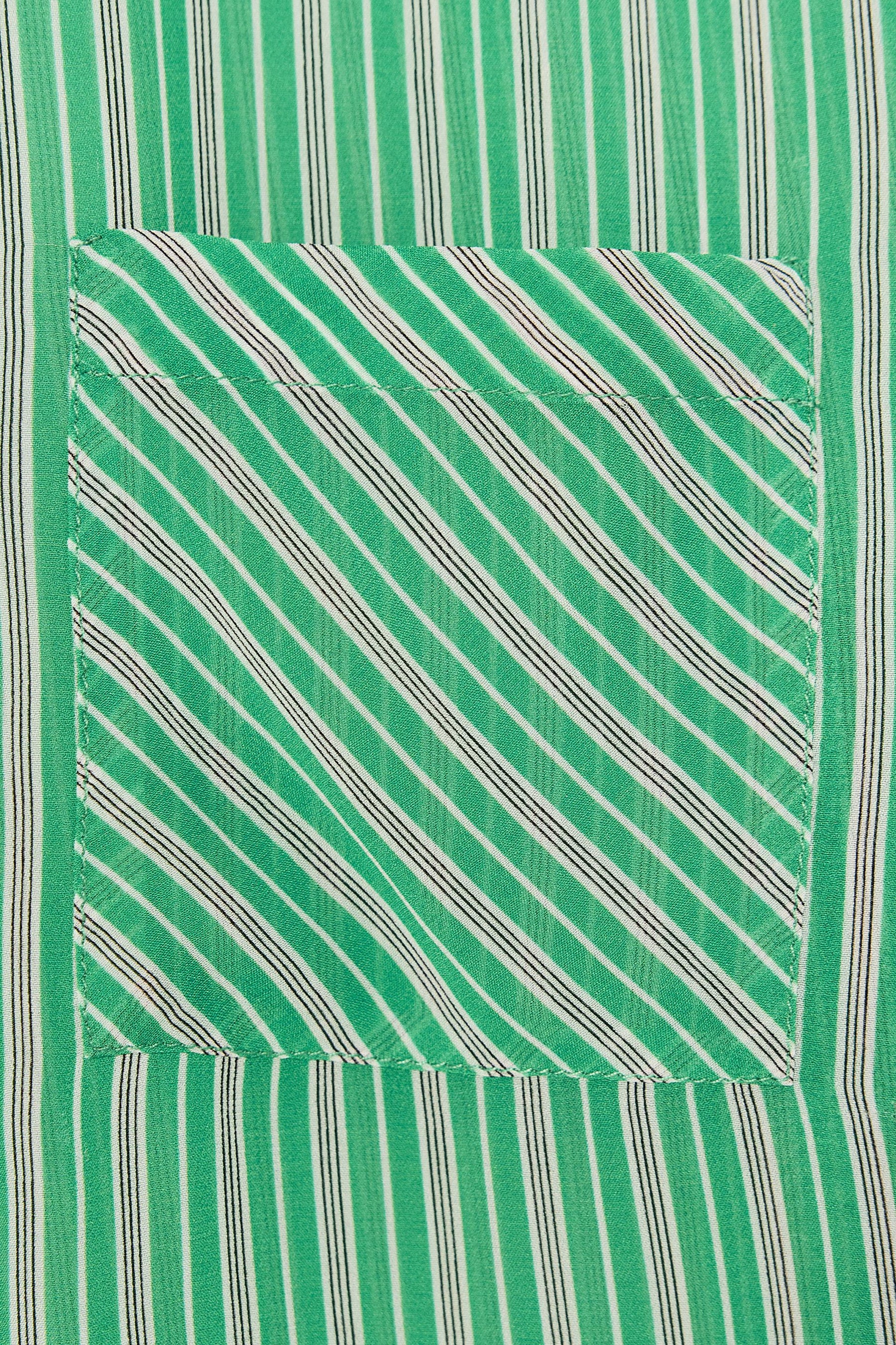 GESTREIFTES SHIRT IN LIMITIERTER AUFLAGE