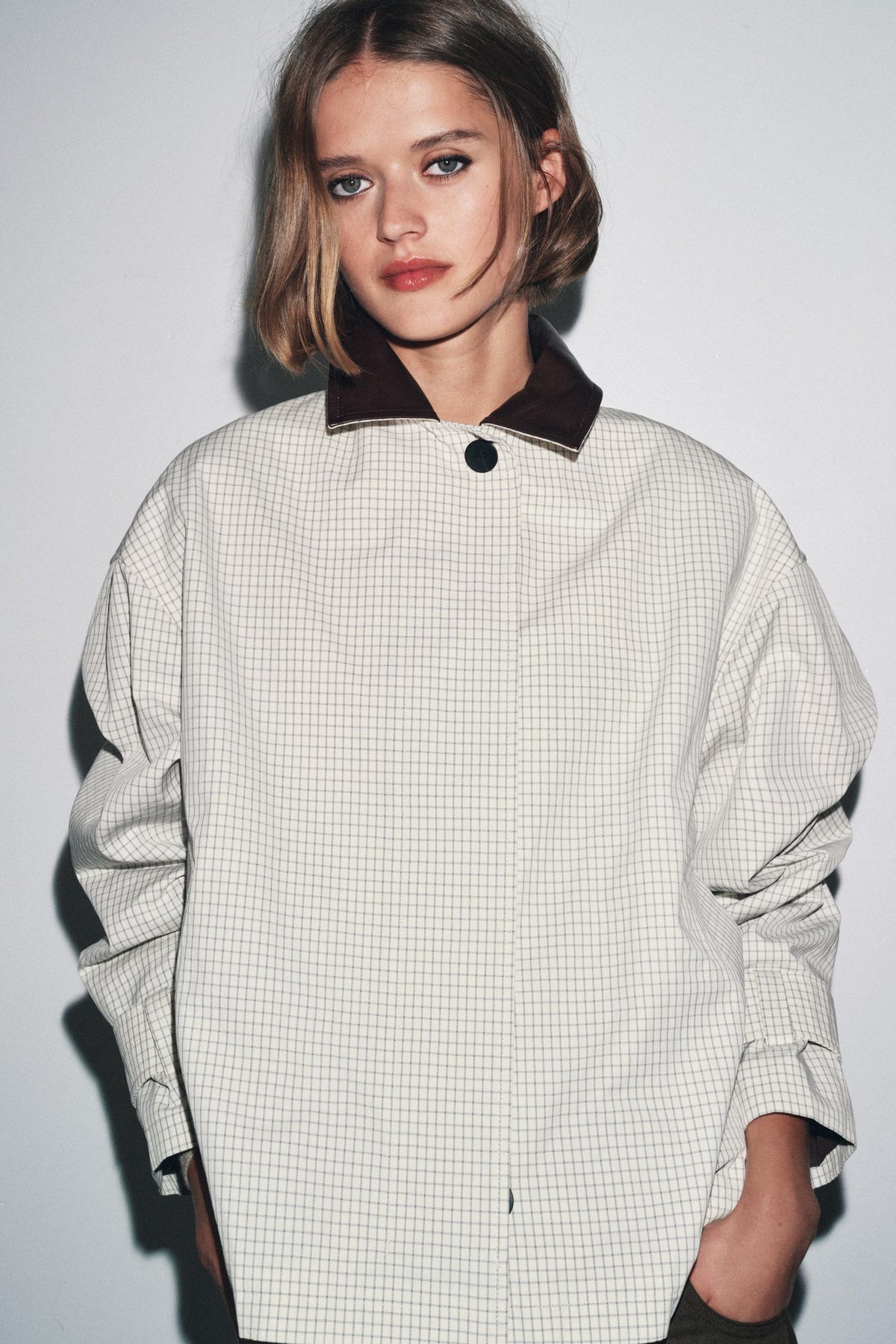 ZW COLLECTION LEATHER COLLAR SHORT TRENCH COAT - Image 2