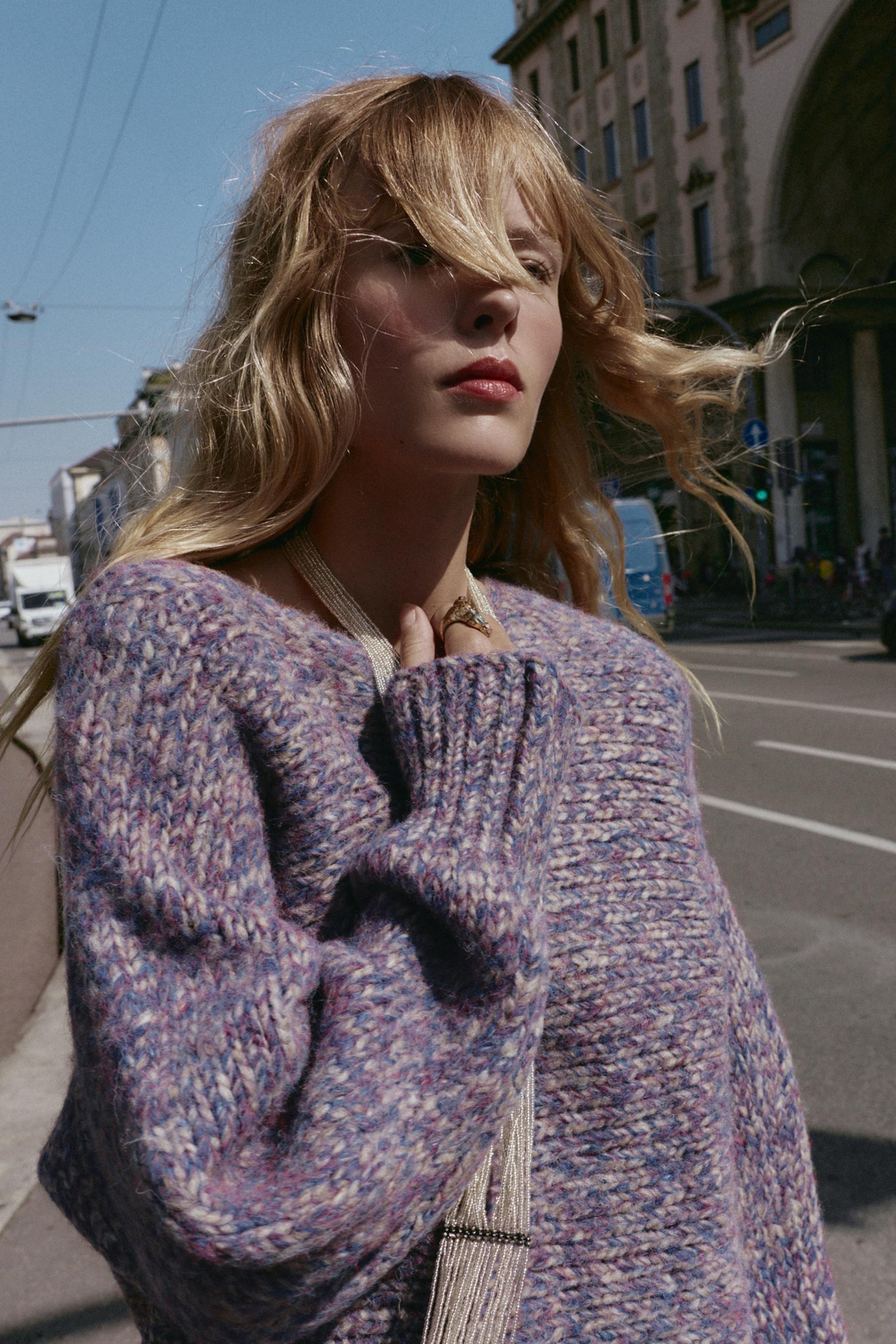 ÜBERGRÖSSERTER STRICKPULLOVER