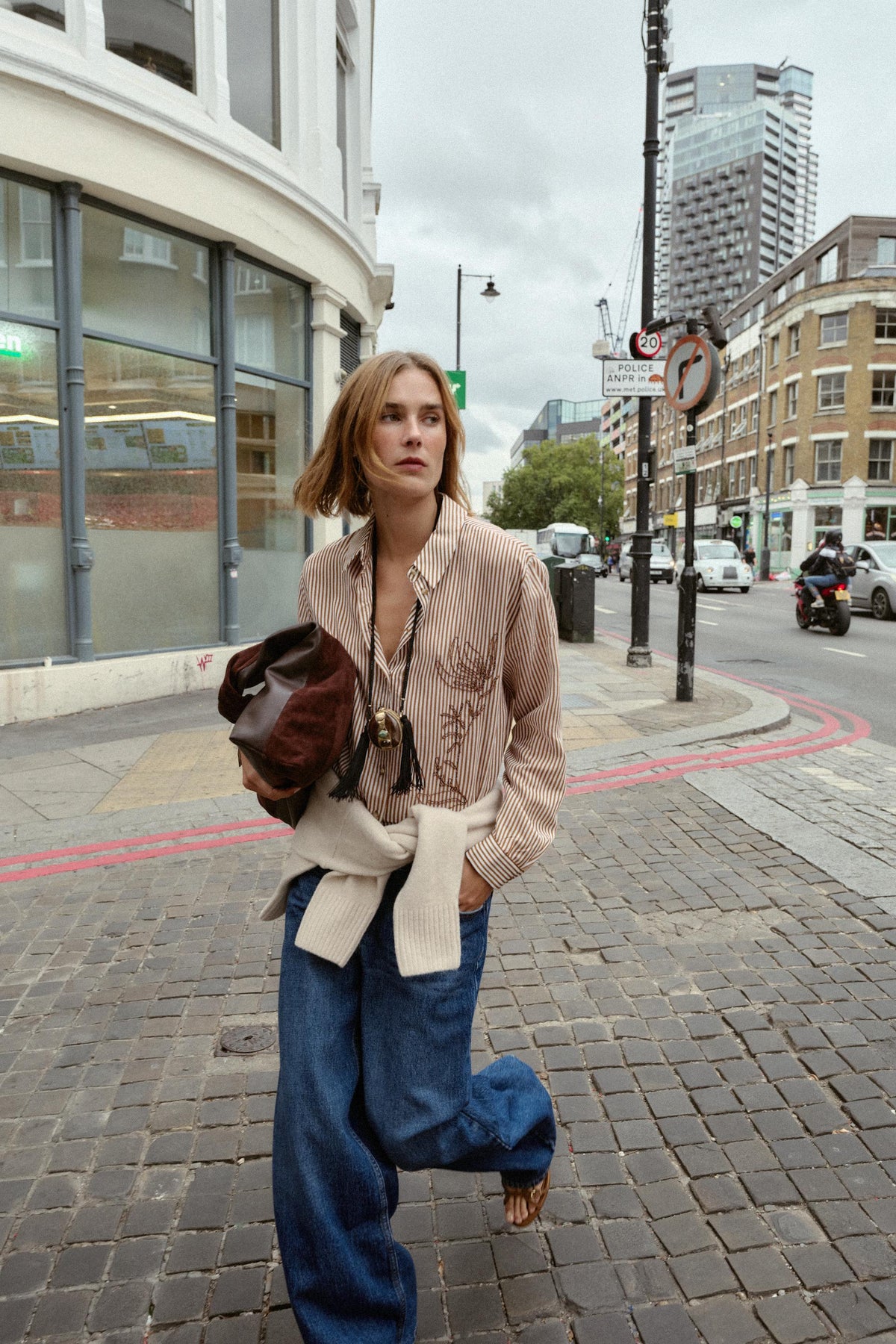 Besticktes, perlenbesetztes Streifenhemd