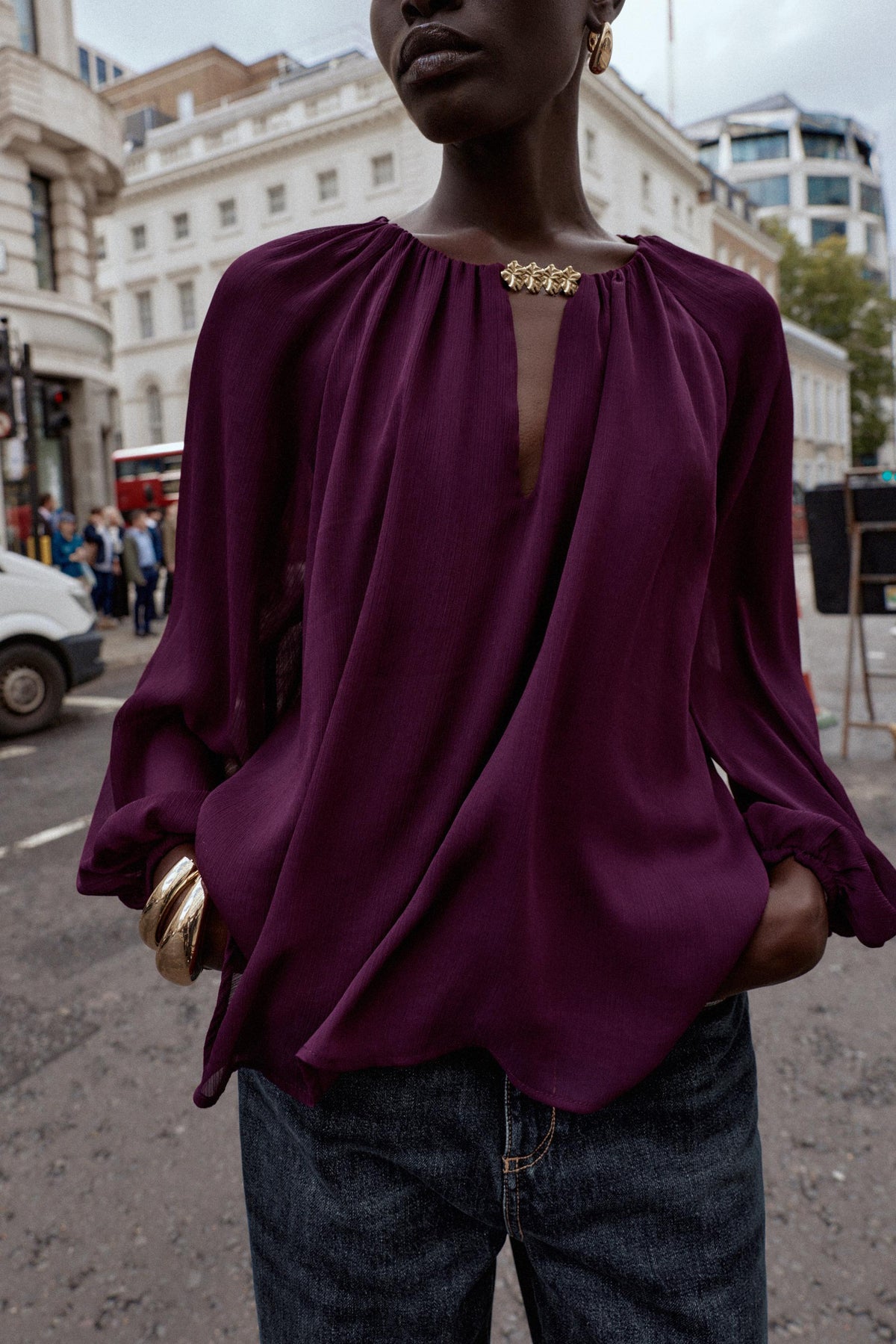 HALBTRAUMBLUSE MIT BESATZ