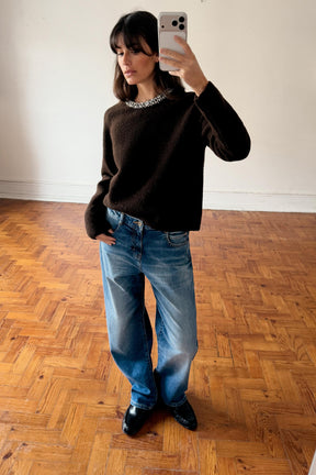 Perlenbesetzter Strickpullover