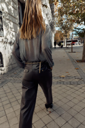 Strickpullover aus Metallicgarn