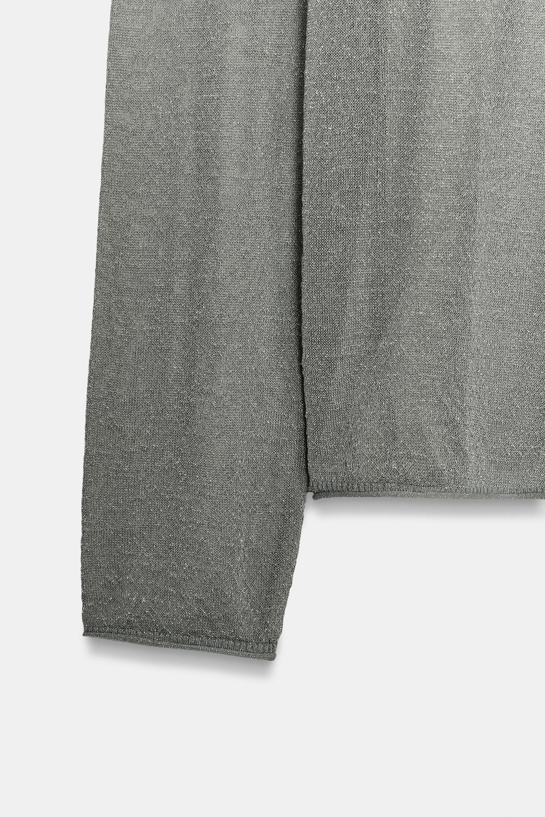 Strickpullover aus Metallicgarn